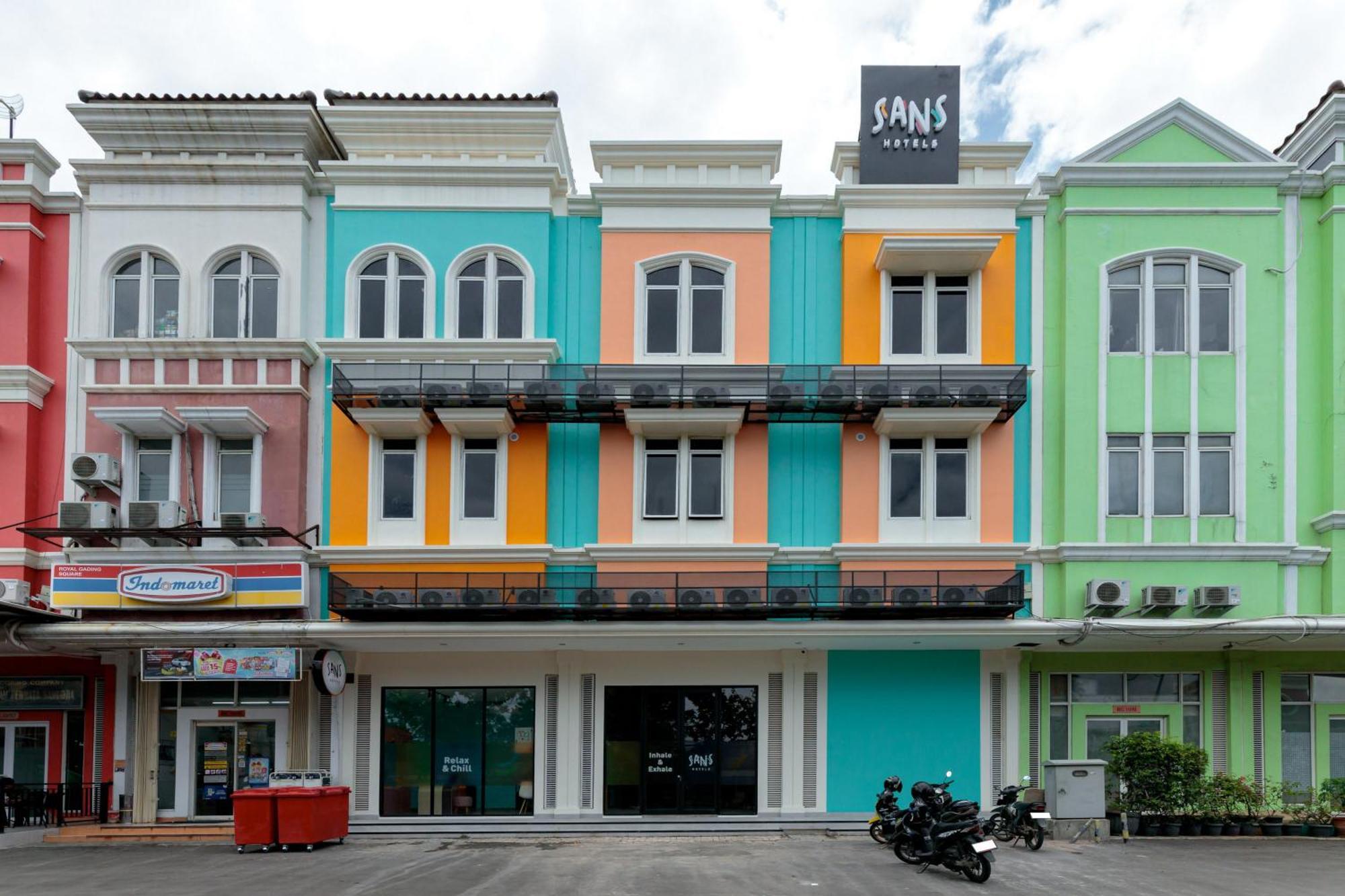 Sans Hotel Kelapa Gading Jakarta Exterior photo